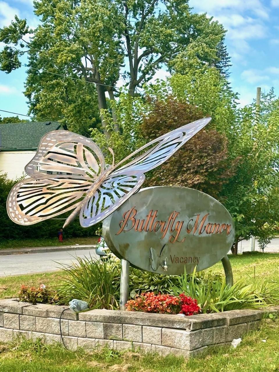 Bed and Breakfast Butterfly Manor Ниагара-Фолс Экстерьер фото