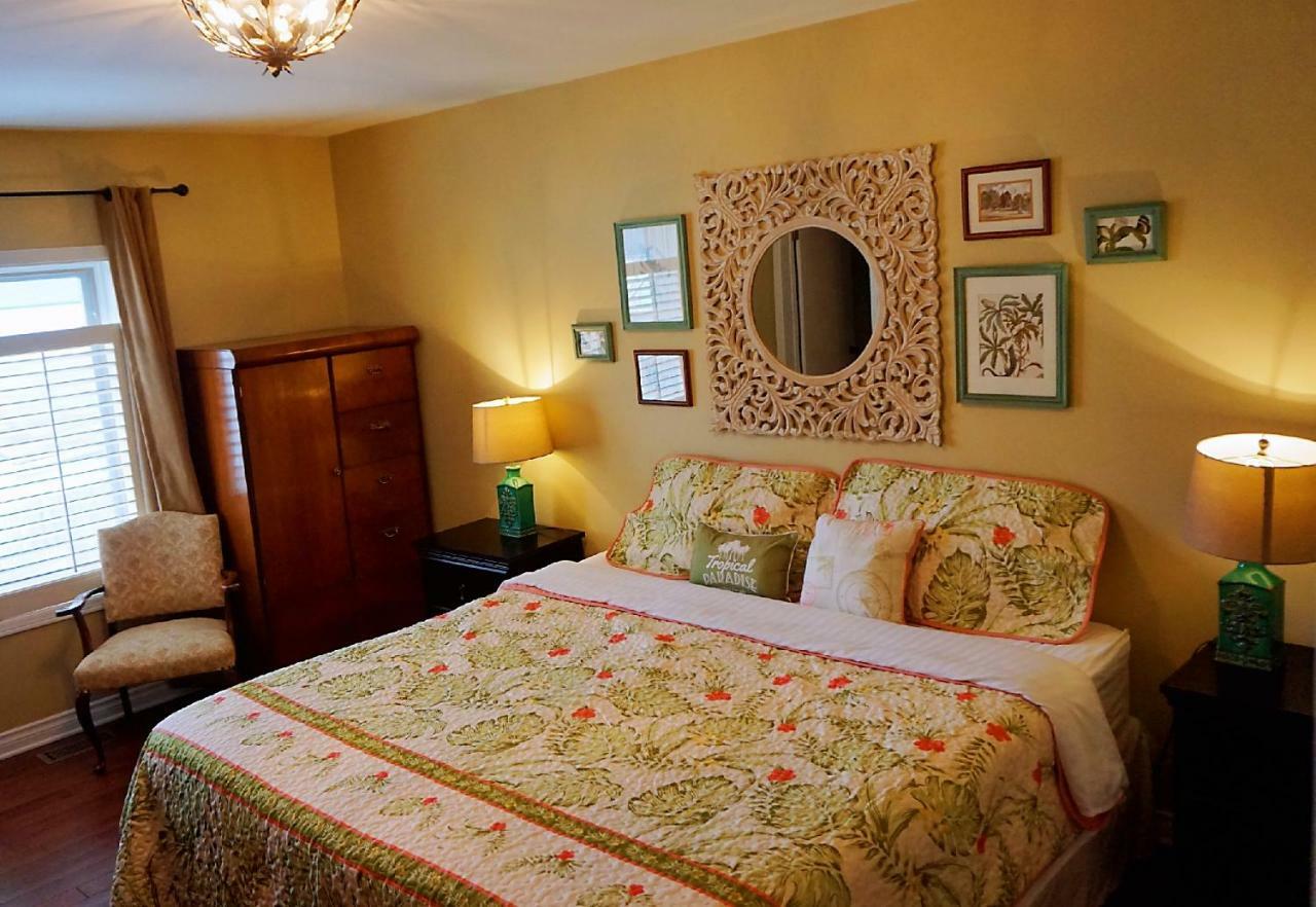 Bed and Breakfast Butterfly Manor Ниагара-Фолс Экстерьер фото